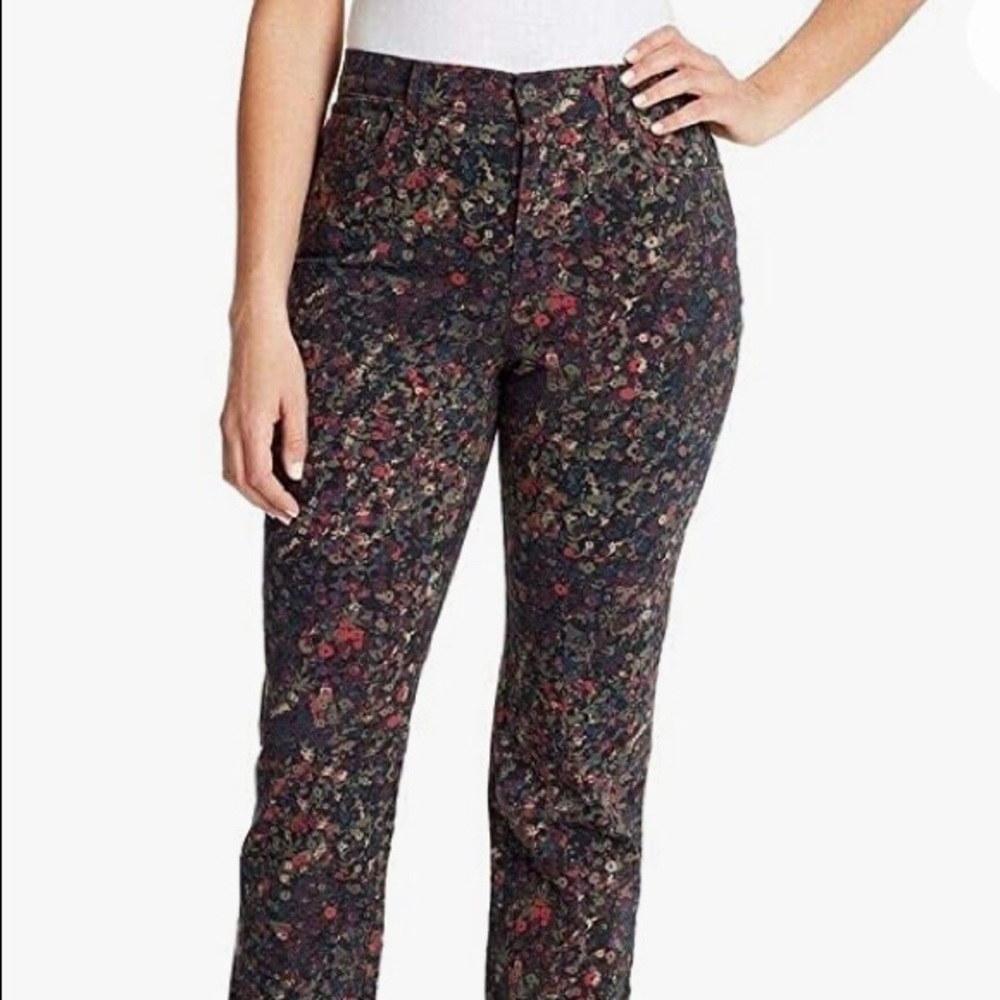GLORIA VANDERBILT AMANDA FLORAL JEANS